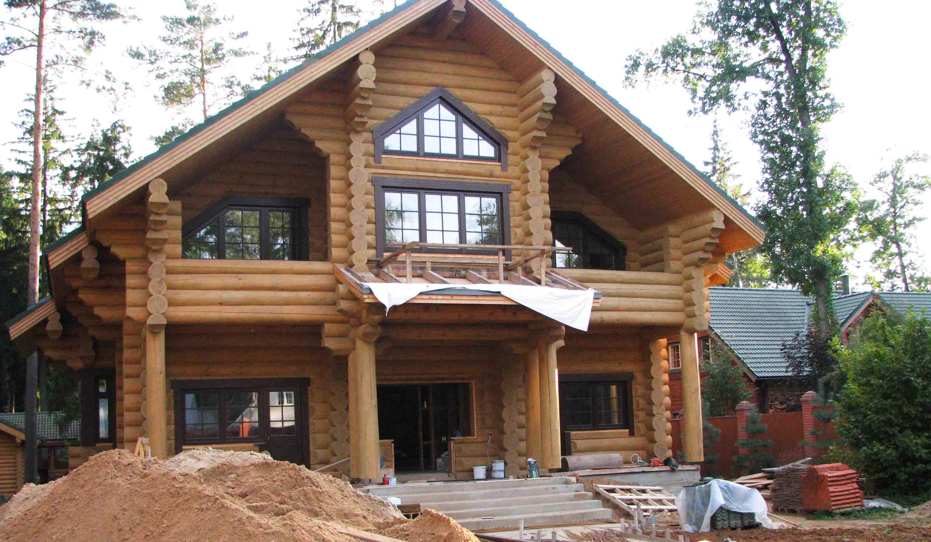 Строительство двухэтажного дома из оцилиндрованного бревна